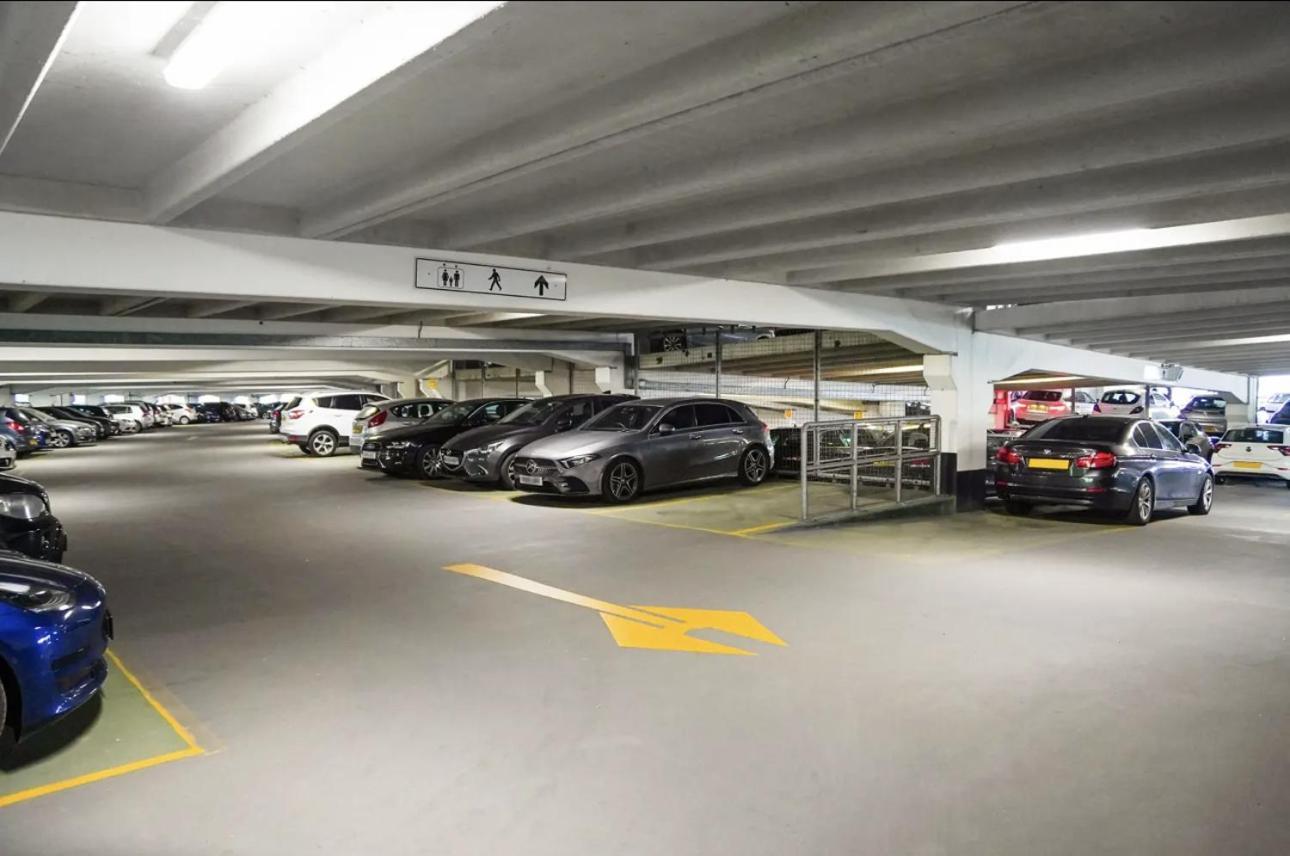 Deluxe Leeds Centre With Free Parking No Balcony Appartement